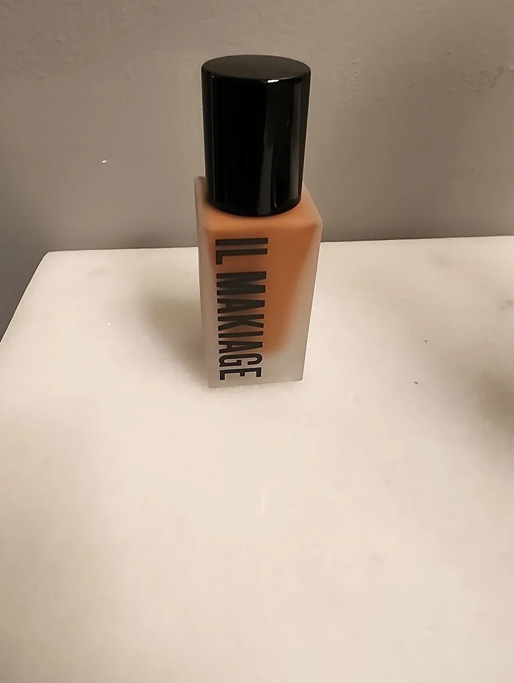 Il Makiage Woke Up Like This Flawless Base Foundation #230, 1 FL OZ NIB